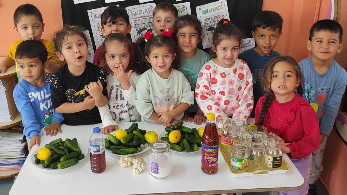 Okulumuz öğrenci ve öğretmenlerinden Sonbahar ve Turşu yapımı Etkinlikleri